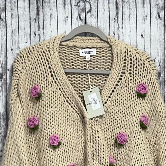 EE:SOME 3-D Floral Rose Knit Cropped Sweater Cardigan - Picture 5 of 8